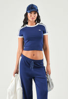 ADIDAS ORIGINALS T-shirt manica corta KNITTED T-SHIRT Dark Blue, blu scuro da donna con logo Trefoil ricamato. KW2606 . ADIDAS ORIGINALS 