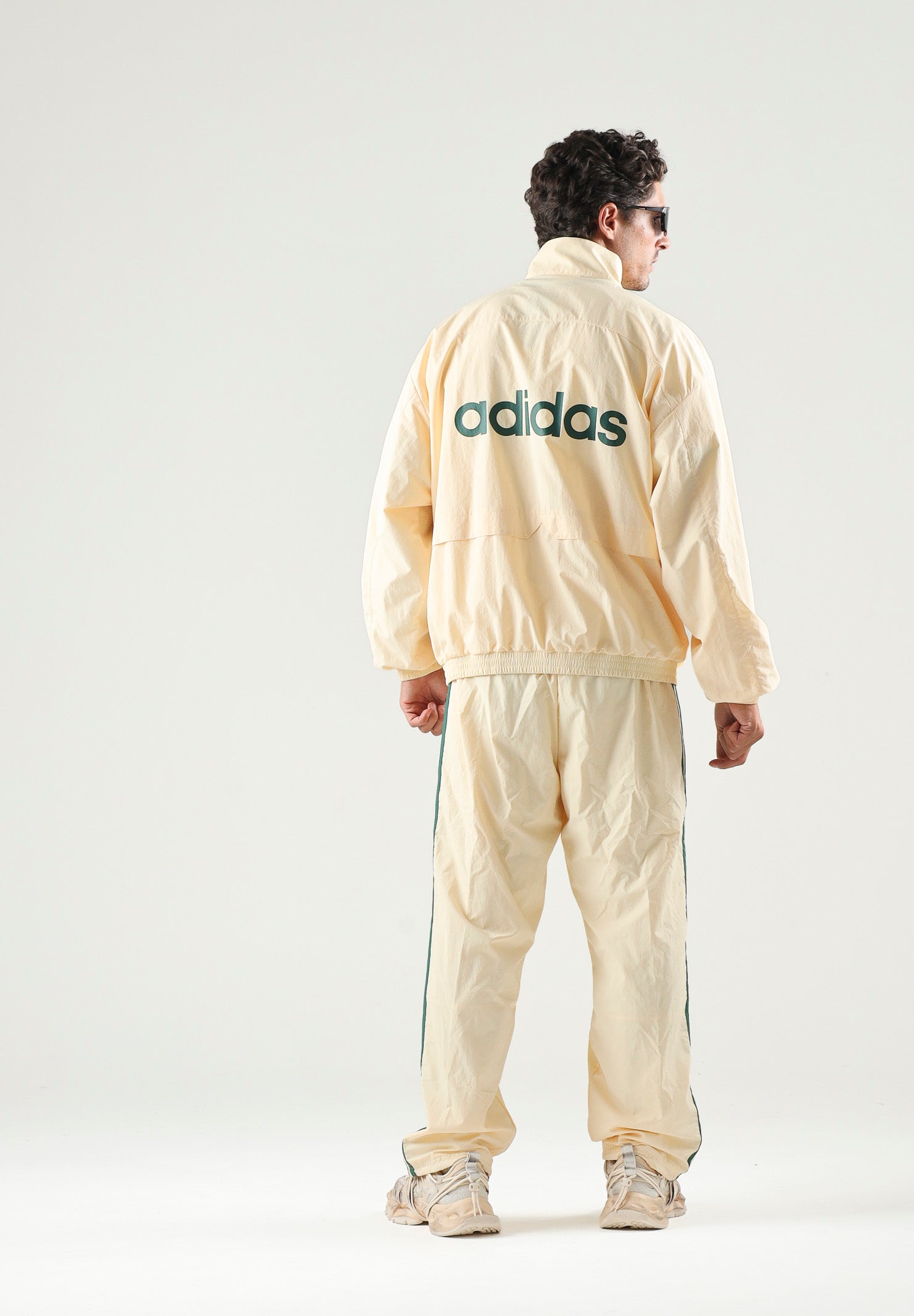 ADIDAS ORIGINALS Pantaloni CUTLINE TRACK PANTS Warm Vanilla crema da uomo con 3-stripes iconiche KW8021 . ADIDAS ORIGINALS 