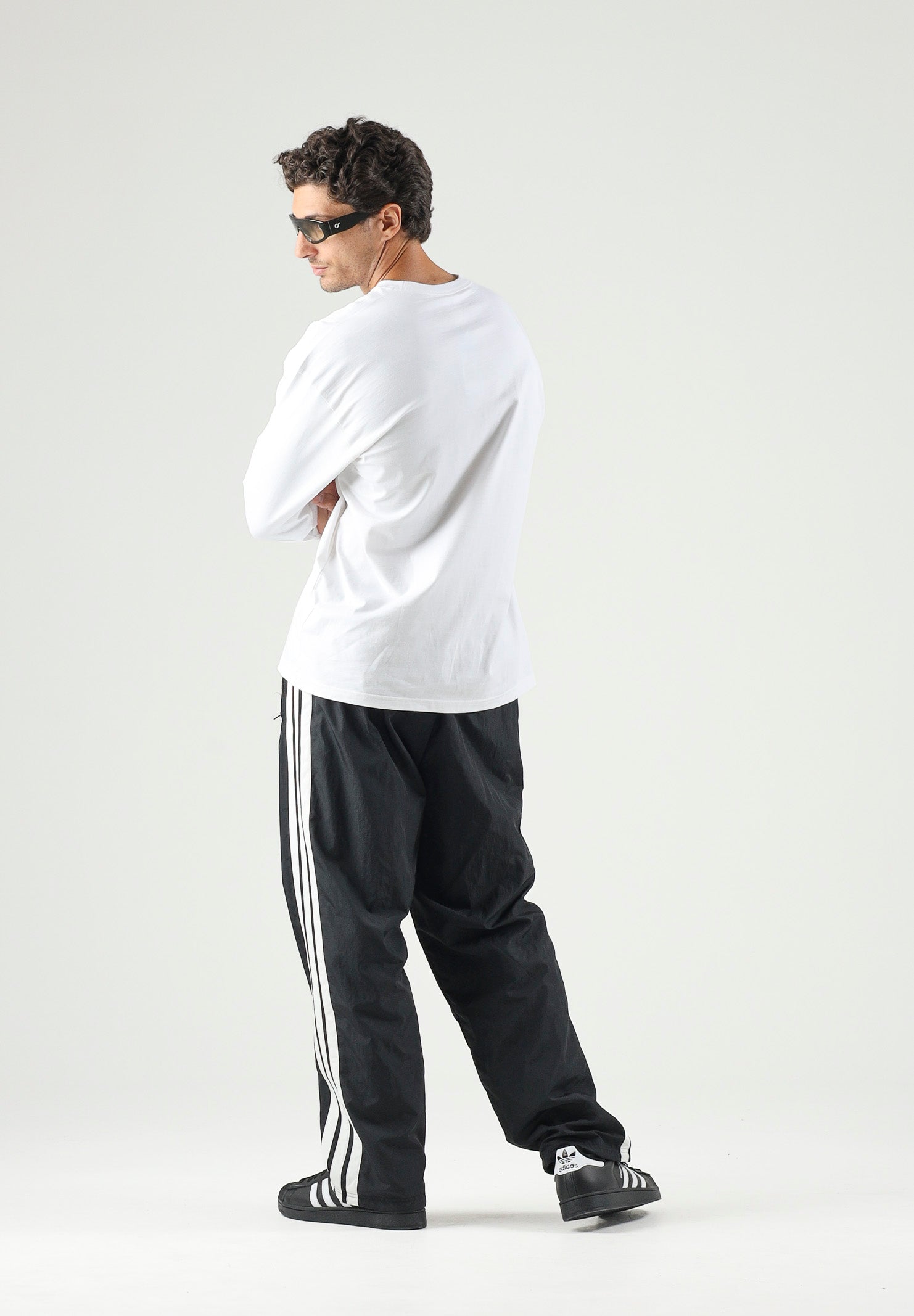 ADIDAS ORIGINALS Pantaloni CUTLINE nero da uomo con iconiche 3-stripes KW8023 . ADIDAS ORIGINALS 