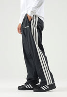ADIDAS ORIGINALS Pantaloni CUTLINE nero da uomo con iconiche 3-stripes KW8023 . ADIDAS ORIGINALS 