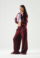 ADIDAS ORIGINALS Pantaloni SPACER TRACKPANTS Maroon bordeaux da donna con logo iconico KY0850 . ADIDAS ORIGINALS 