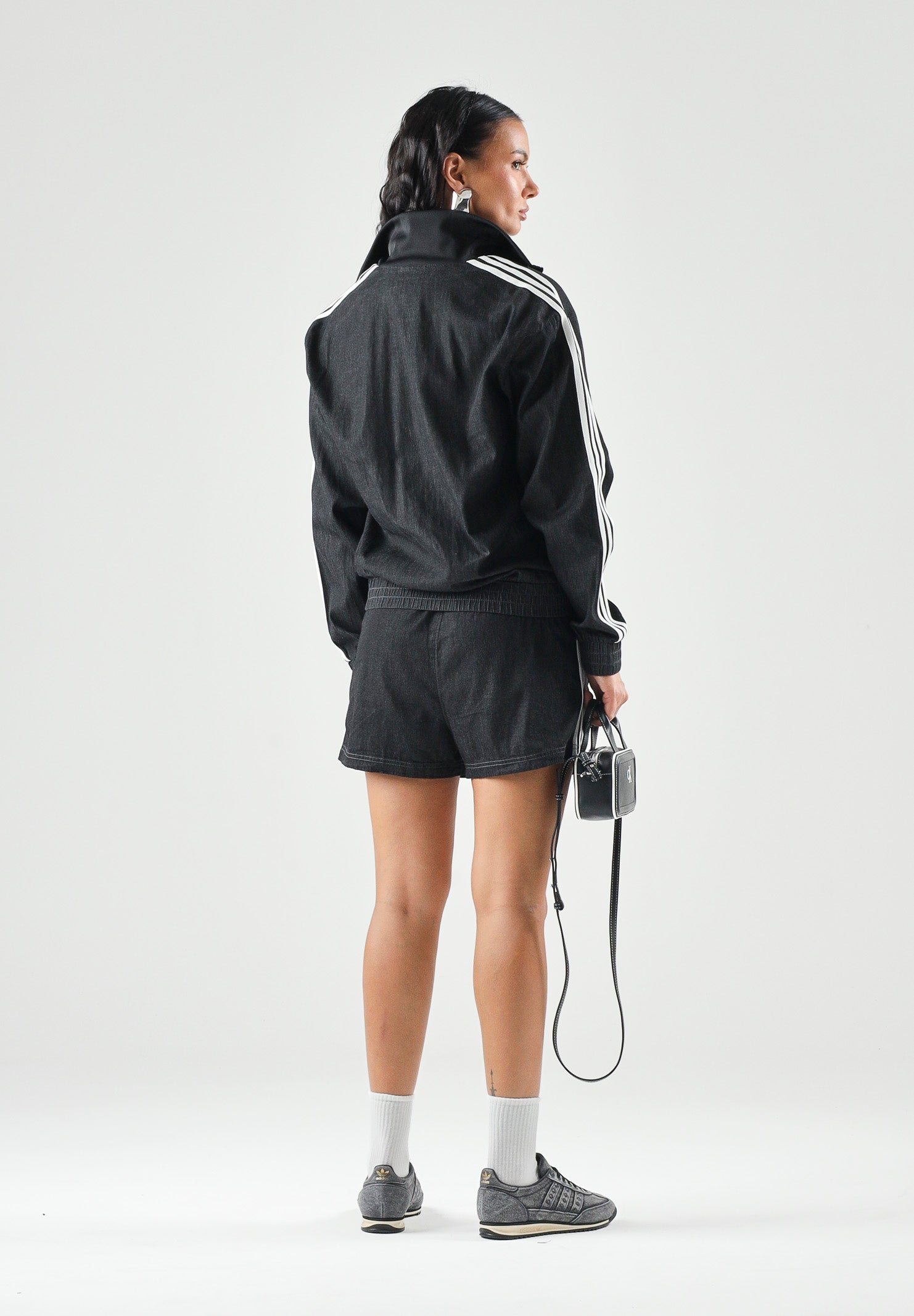 ADIDAS ORIGINALS Shorts SUMMER GLOW denim black, nero, da donna con iconiche 3-Stripes a contrasto KY3171 . ADIDAS ORIGINALS 