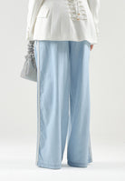 ADIDAS ORIGINALS Pantalone SUMMER GLOW light-denim, azzurro chiaro, da donna, con iconiche 3-Stripes a contrasto KY8111 . ADIDAS ORIGINALS 