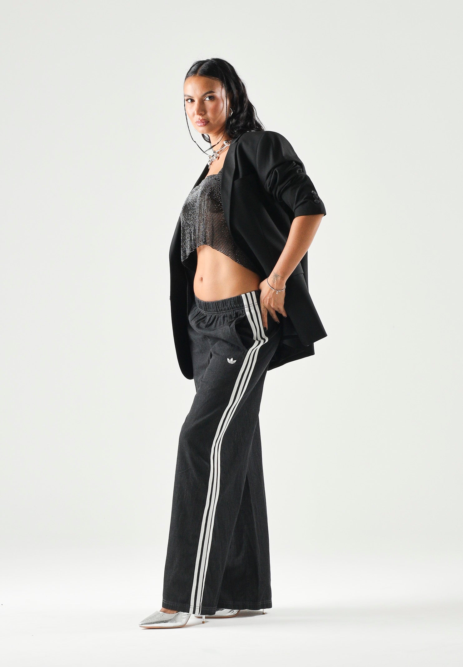 ADIDAS ORIGINALS Pantalone SUMMER GLOW medium black, nero, da donna con iconiche 3-Stripes a contrasto KY8112 . ADIDAS ORIGINALS 