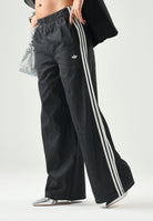 ADIDAS ORIGINALS Pantalone SUMMER GLOW medium black, nero, da donna con iconiche 3-Stripes a contrasto KY8112 . ADIDAS ORIGINALS 