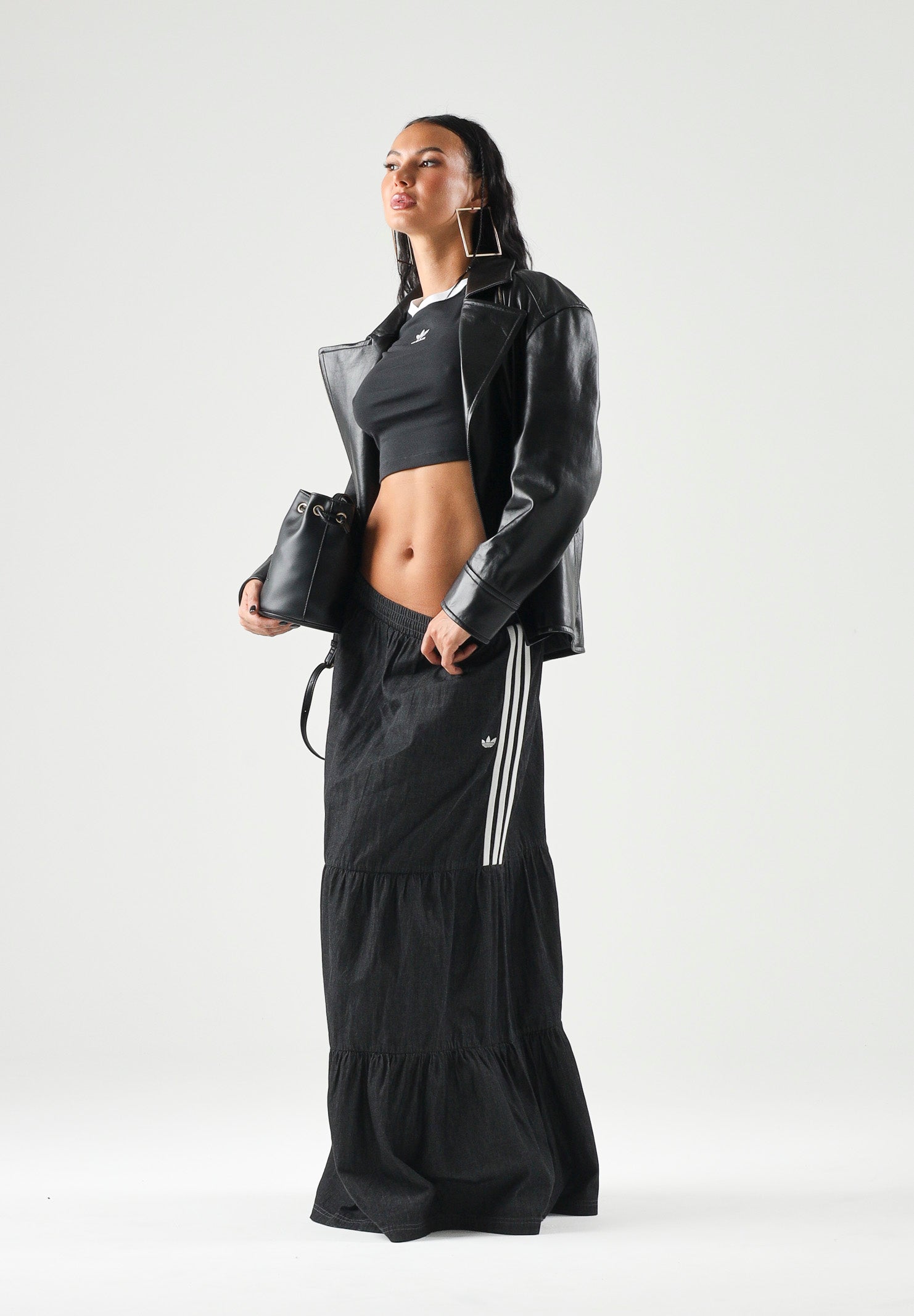 ADIDAS ORIGINALS Gonna SUMMER GLOW denim nero da donna con iconiche 3-Stripes a contrasto KY8114 . ADIDAS ORIGINALS 