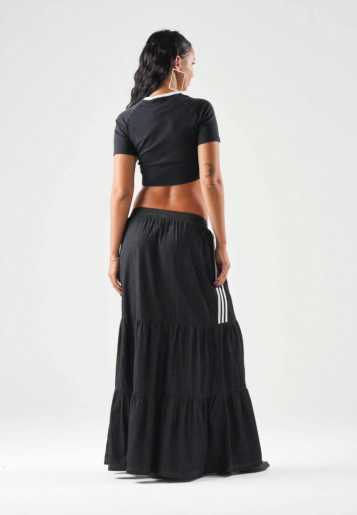 ADIDAS ORIGINALS Gonna SUMMER GLOW denim nero da donna con iconiche 3-Stripes a contrasto KY8114 . ADIDAS ORIGINALS 