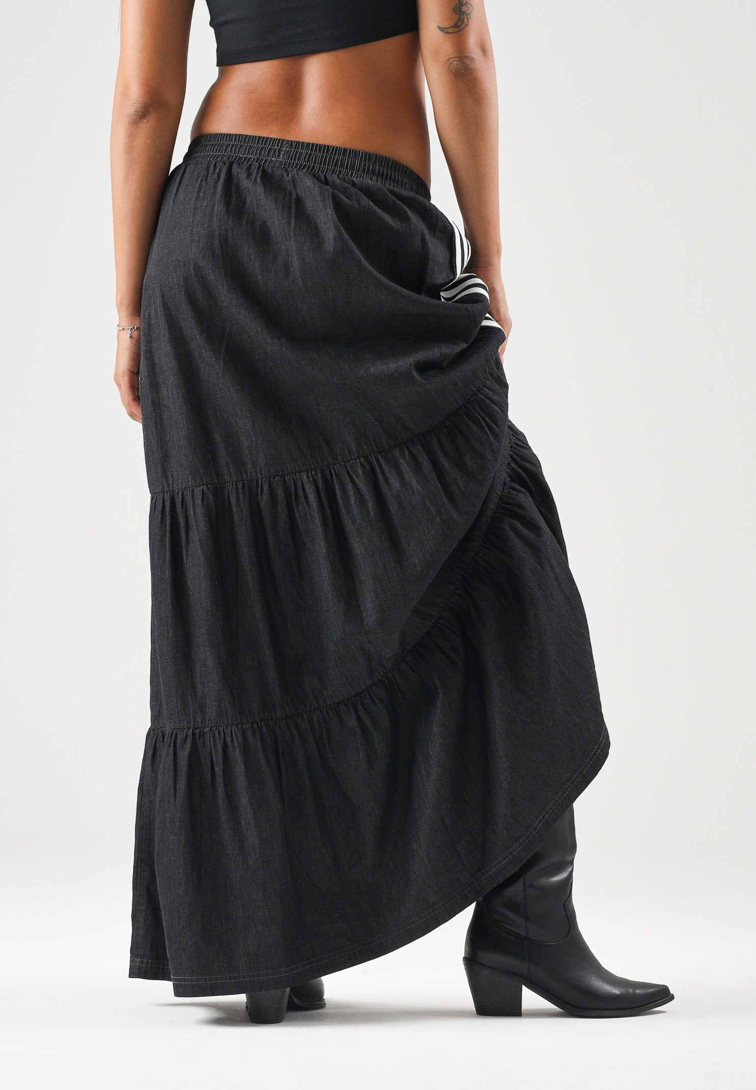 ADIDAS ORIGINALS Gonna SUMMER GLOW denim nero da donna con iconiche 3-Stripes a contrasto KY8114 . ADIDAS ORIGINALS 
