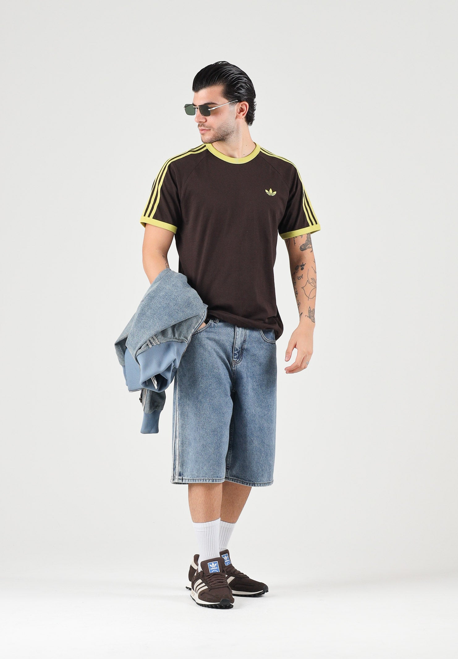ADIDAS ORIGINALS T-shirt manica corta Adicolor Classics 3-Stripes Tee AUCO Prelim marrone e giallo per uomo e donna KZ1202 . ADIDAS ORIGINALS 