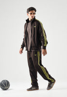 ADIDAS ORIGINALS Pantaloni sportivi Beckenbauer Track Pants AUCO Prelil marrone scuro e giallo da uomo. KZ1206 . ADIDAS ORIGINALS 