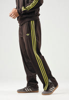 ADIDAS ORIGINALS Pantaloni sportivi Beckenbauer Track Pants AUCO Prelil marrone scuro e giallo da uomo. KZ1206 . ADIDAS ORIGINALS 