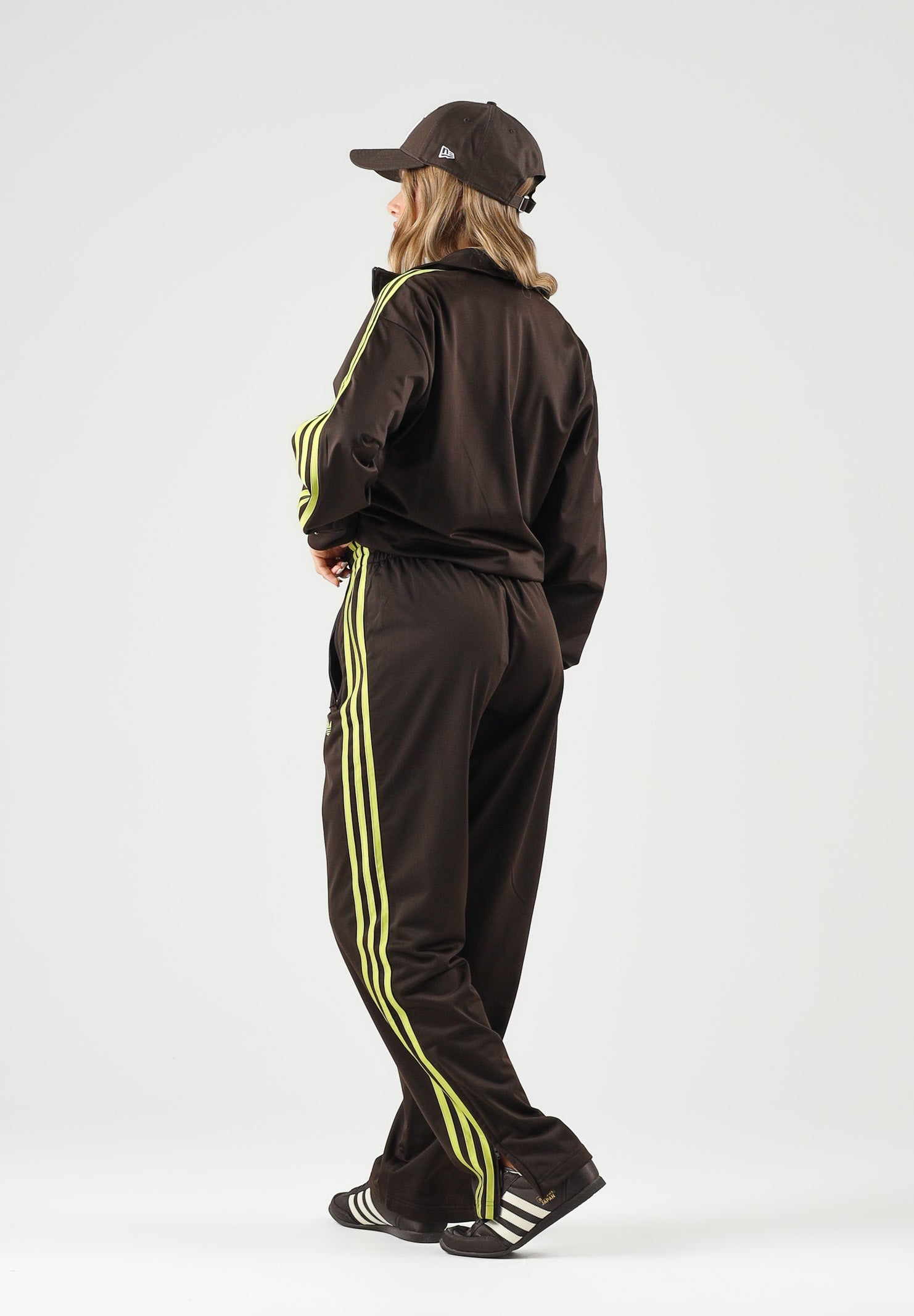 ADIDAS ORIGINALS Pantaloni sportivi Beckenbauer Track Pants AUCO Prelil marrone scuro e giallo da uomo. KZ1206 . ADIDAS ORIGINALS 