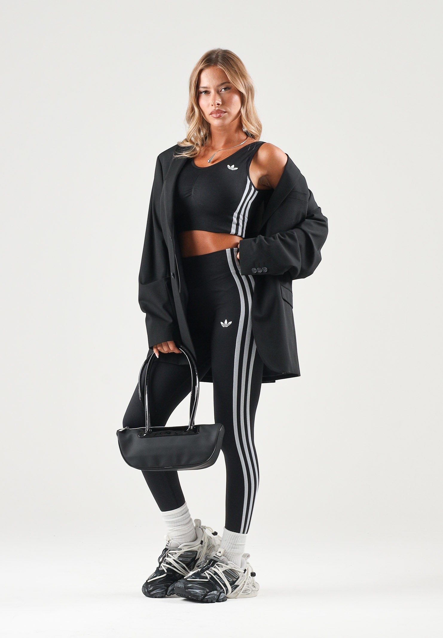 ADIDAS ORIGINALS Top sportivo ESSENTIALS 3-STRIPES SEAMLESS nero da donna KZ4109 . ADIDAS ORIGINALS 