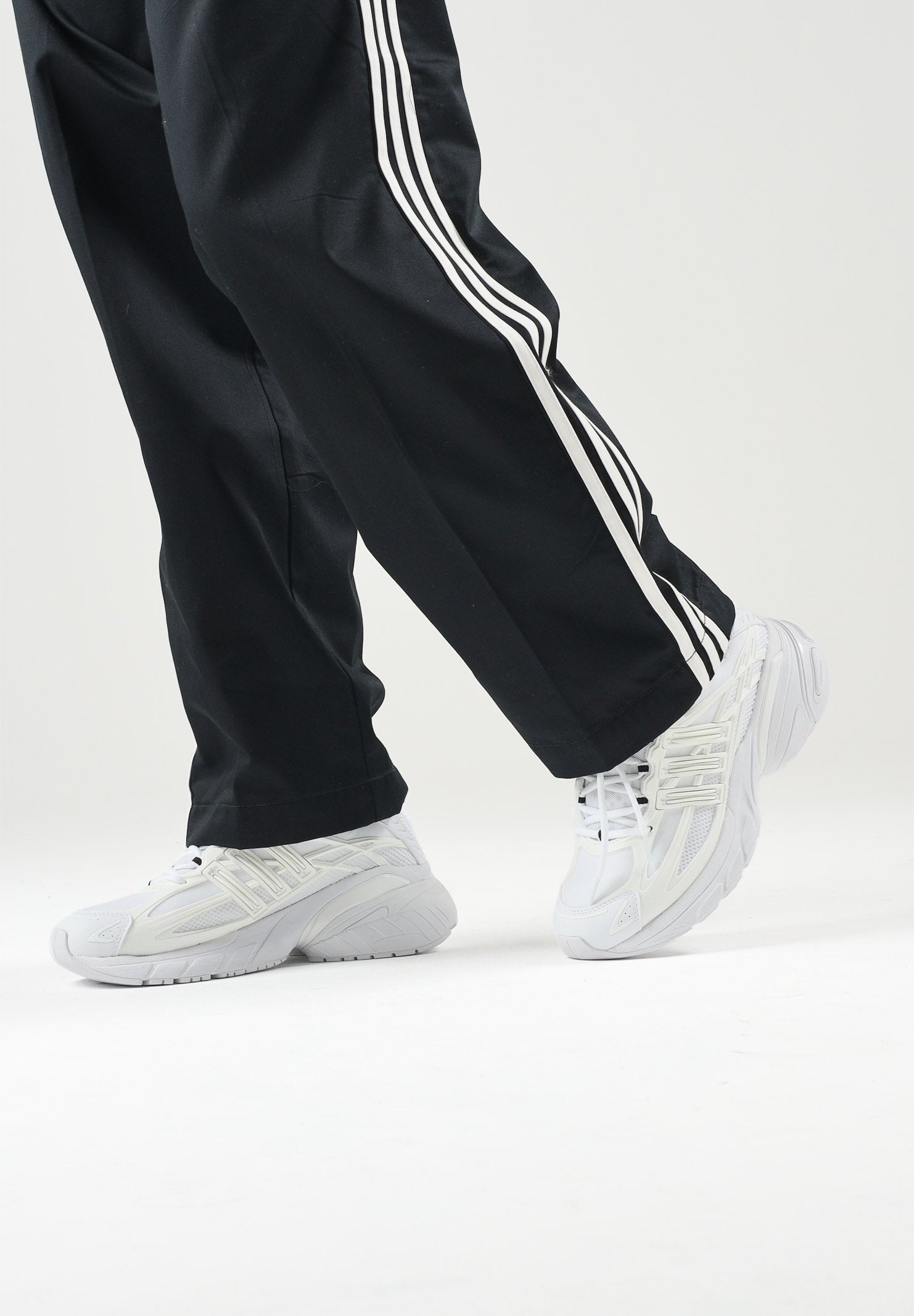 ADIDAS ORIGINALS Sneakers ADISTAR bianca da uomo con design running rétro KZ8301 . ADIDAS ORIGINALS 