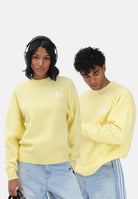 ADIDAS ORIGINALS Maglione ATHLETIC DEPT KNITTED girocollo giallo per uomo e donna <BR/> LD4476 . ADIDAS ORIGINALS 