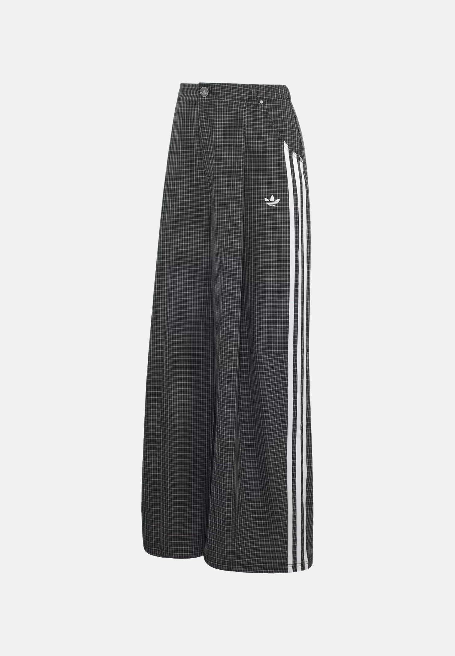 ADIDAS ORIGINALS Pantaloni CHECKS TROUSER LOOSE Black / Grey Three / Utility Black neri e grigio scuro da donna con fantasia a quadri tono su tono, vestibilità loose fit, gamba ampia, iconiche tre strisce laterali a contrasto e logo Trifoglio LD5340 . ADIDAS ORIGINALS 