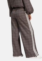 ADIDAS ORIGINALS Pantaloni LOOSE CHECK TRACK PANTS marrone scuro da donna con fantasia a quadri LG3958 . ADIDAS ORIGINALS 