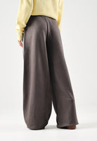 ADIDAS ORIGINALS Pantaloni ADILENIUM SEASON 6 FAUX SUEDE TRACK PANT Aurora Coffee marrone caffè da donna, in tessuto effetto camoscio sintetico, con tre strisce laterali a contrasto e gamba ampia. LH1925 . ADIDAS ORIGINALS 