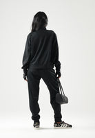 ADIDAS PERFORMANCE Tuta sportiva Essentials Feel Cozy nera da donna con finitura lucida acetata JD4475 . ADIDAS PERFORMANCE 
