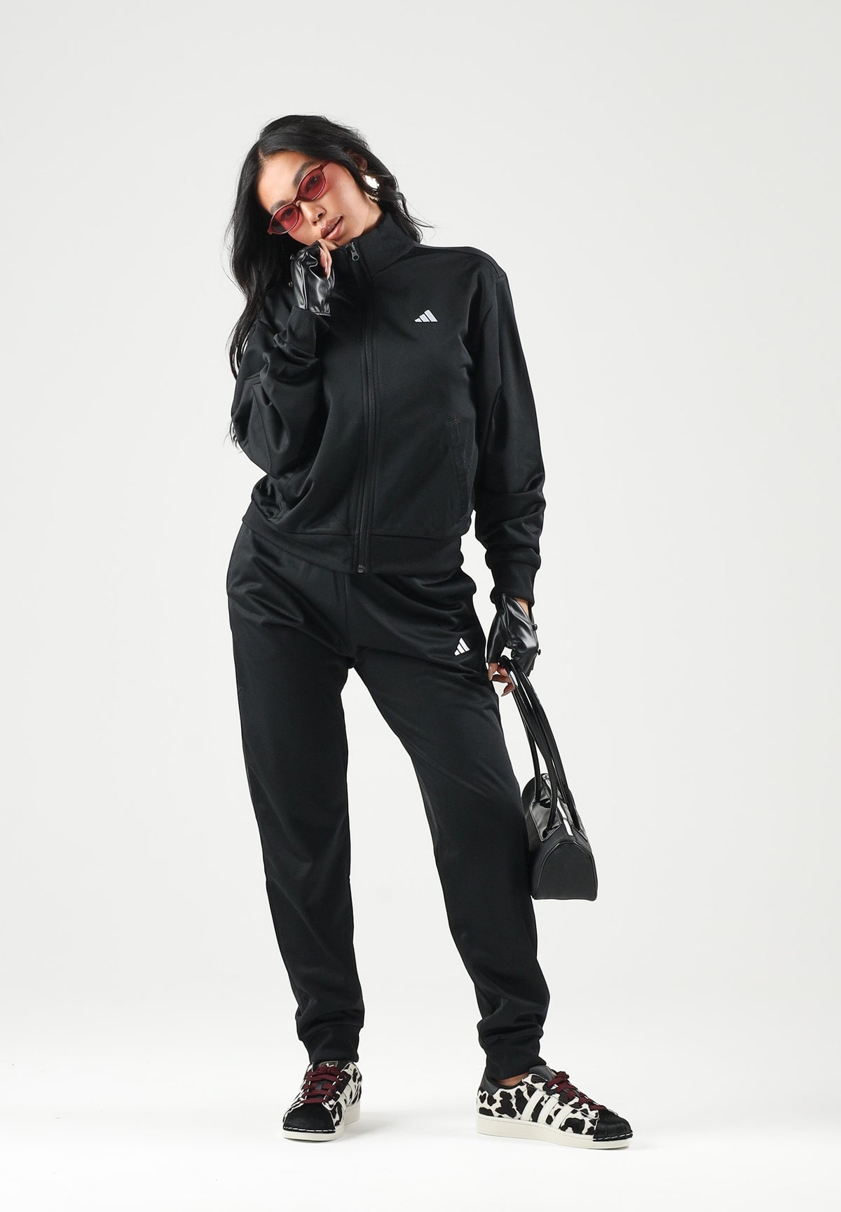 ADIDAS PERFORMANCE Tuta sportiva Essentials Feel Cozy nera da donna con finitura lucida acetata JD4475 . ADIDAS PERFORMANCE 