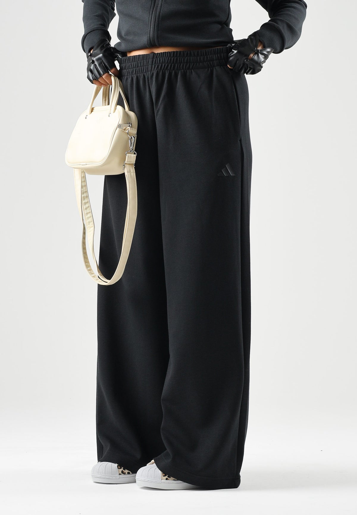 ADIDAS PERFORMANCE Pantaloni SOFT LUX STRAIGHT neri da donna KE6823 . ADIDAS PERFORMANCE 
