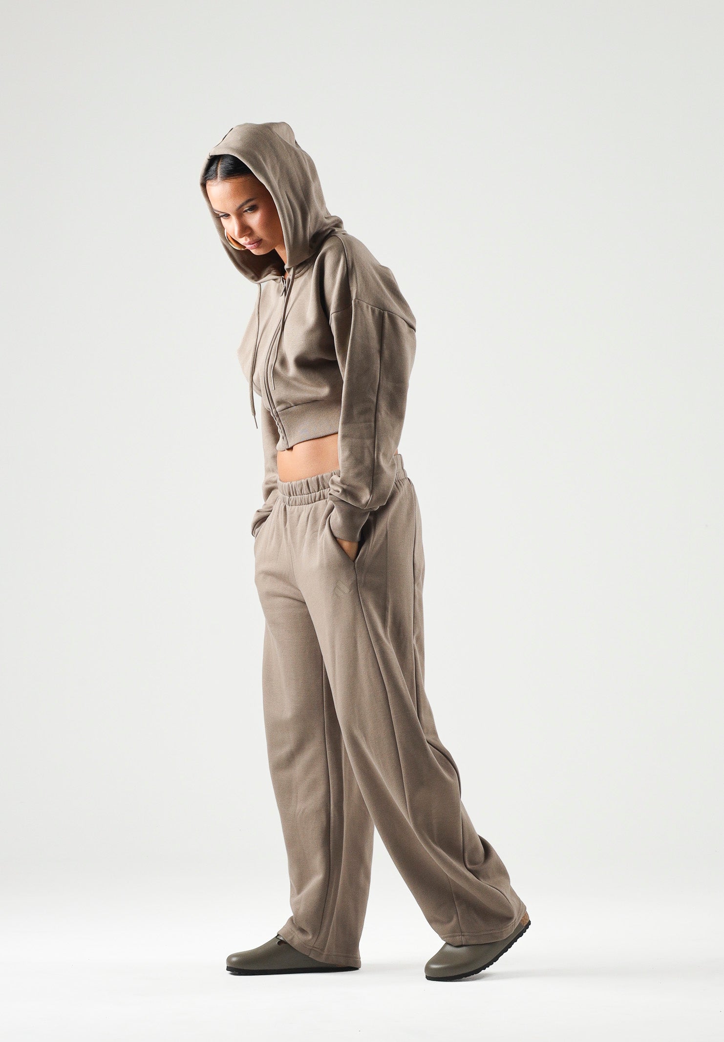 ADIDAS PERFORMANCE Pantaloni ESSENTIALS CONTEMPORARY in colorazione tortora da donna KF6249 . ADIDAS PERFORMANCE 