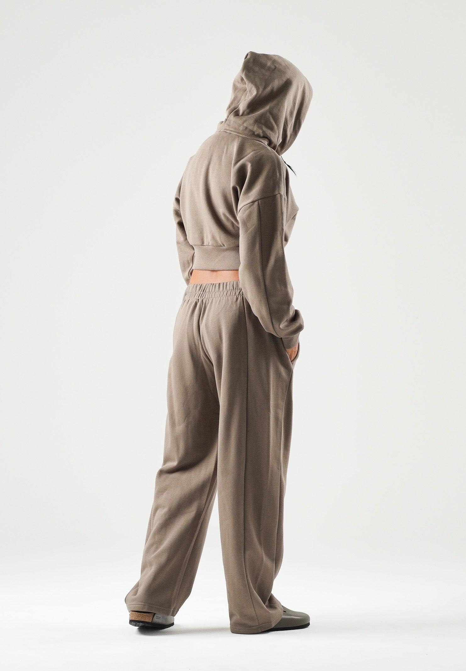 ADIDAS PERFORMANCE Pantaloni ESSENTIALS CONTEMPORARY in colorazione tortora da donna KF6249 . ADIDAS PERFORMANCE 