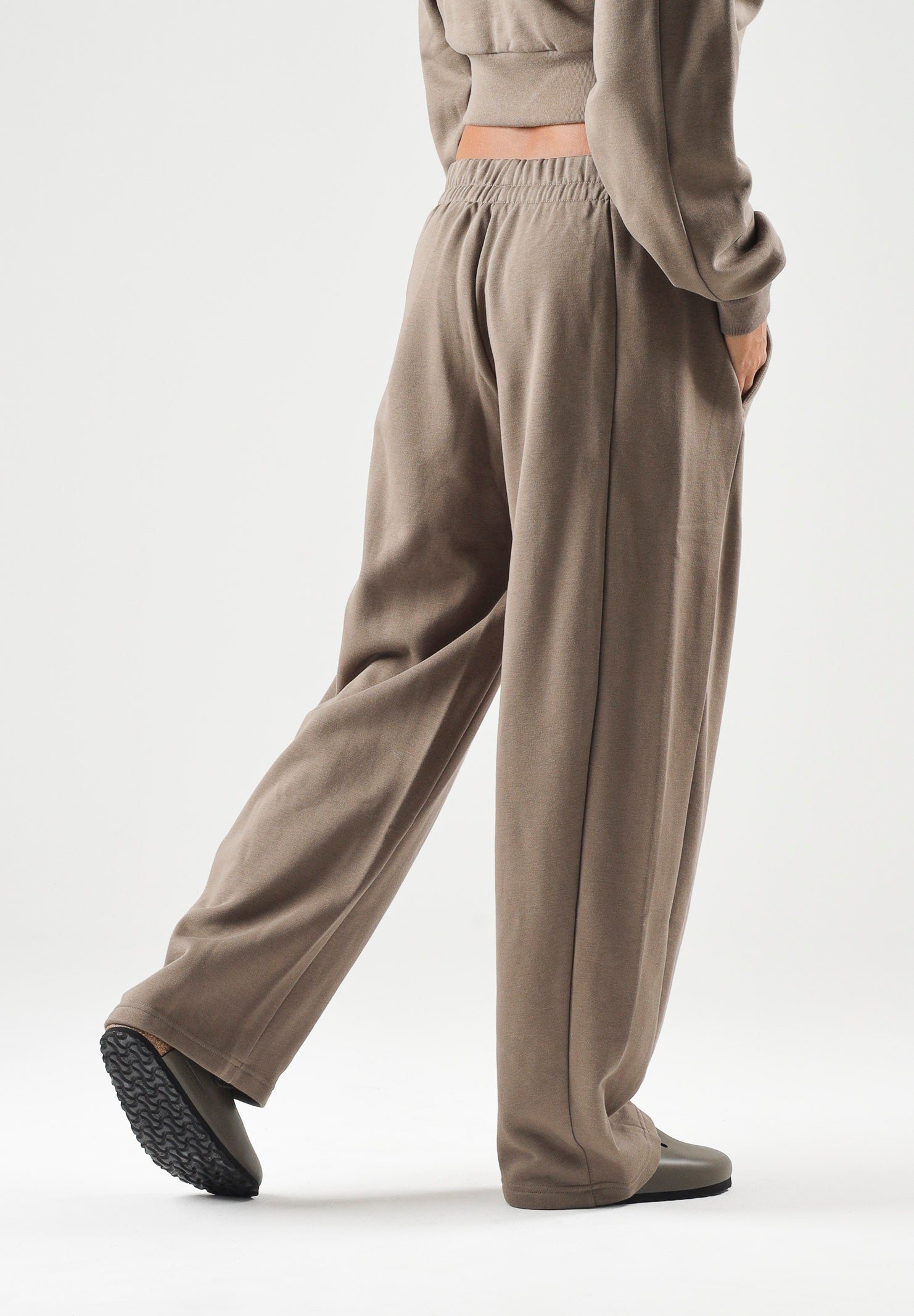 ADIDAS PERFORMANCE Pantaloni ESSENTIALS CONTEMPORARY in colorazione tortora da donna KF6249 . ADIDAS PERFORMANCE 