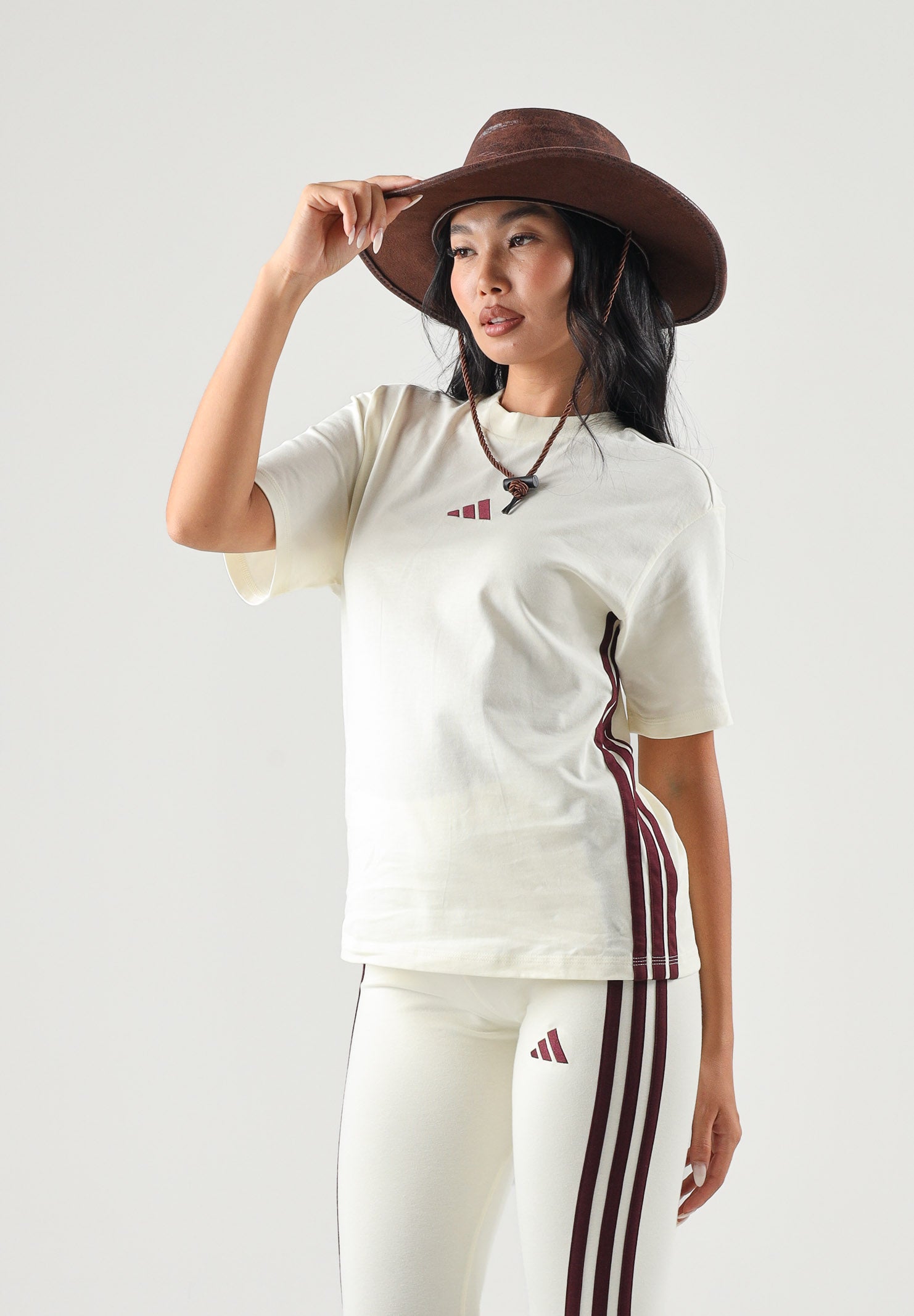 ADIDAS PERFORMANCE T-shirt ESSENTIALS 3-STRIPES  avorio e bordeaux da donna. KF8331 . ADIDAS PERFORMANCE 