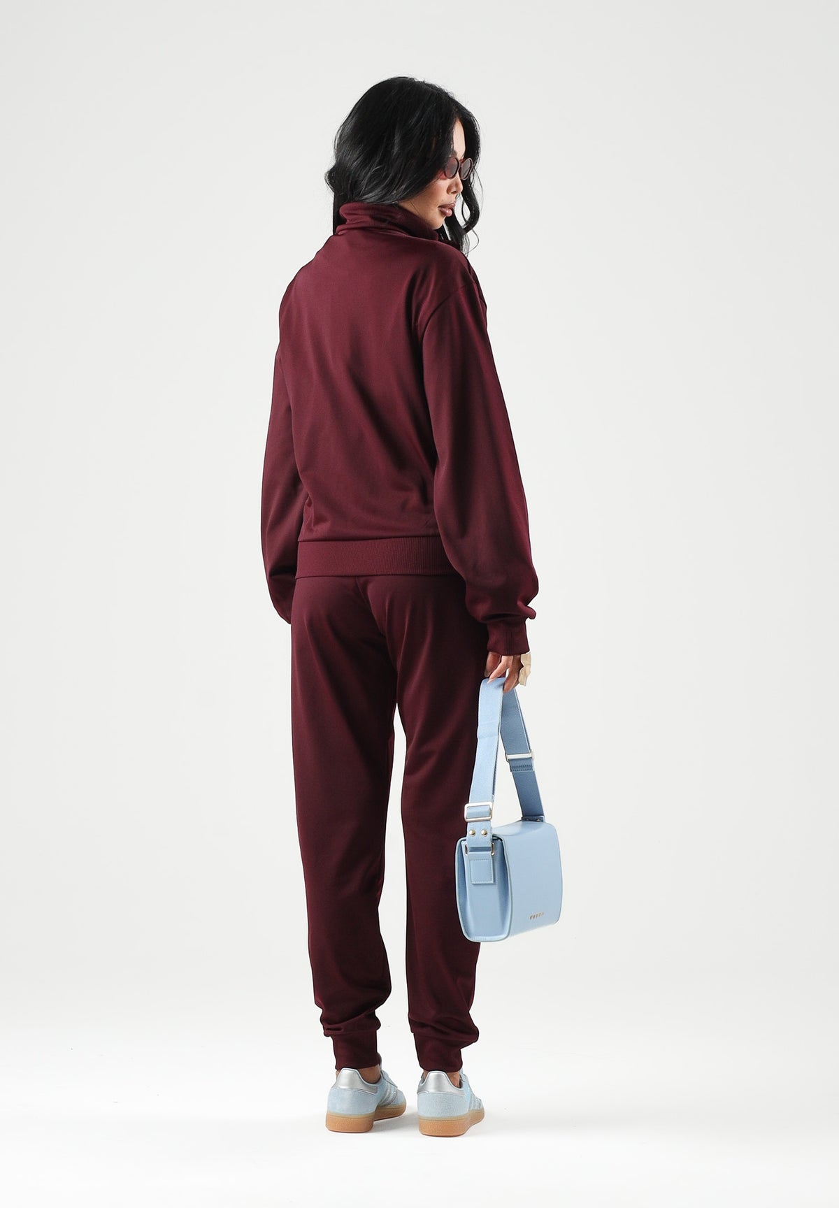 ADIDAS PERFORMANCE Tuta sportiva ESSENTIALS FEEL COZY Maroon bordeaux da  donna. KQ7582 . ADIDAS PERFORMANCE 