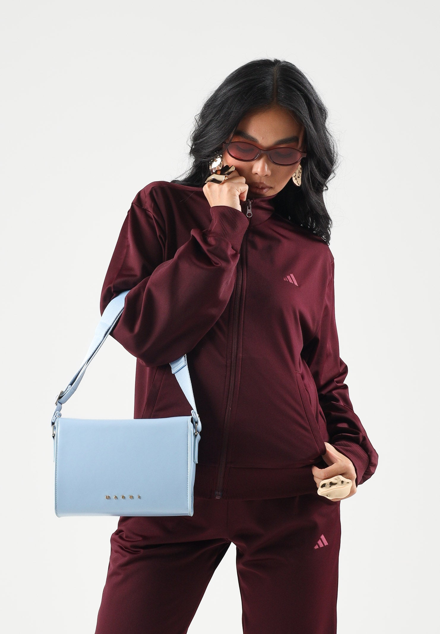 ADIDAS PERFORMANCE Tuta sportiva ESSENTIALS FEEL COZY Maroon bordeaux da  donna. KQ7582 . ADIDAS PERFORMANCE 