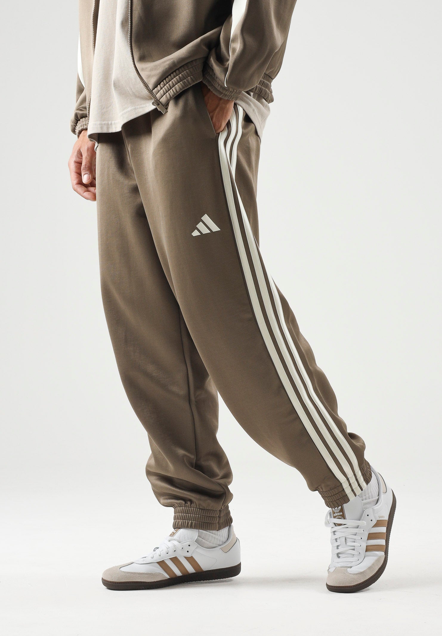 ADIDAS PERFORMANCE Pantaloni sportivi Stadium Khaki Six / Ivory beige e avorio uomo. KR5300 . ADIDAS PERFORMANCE 