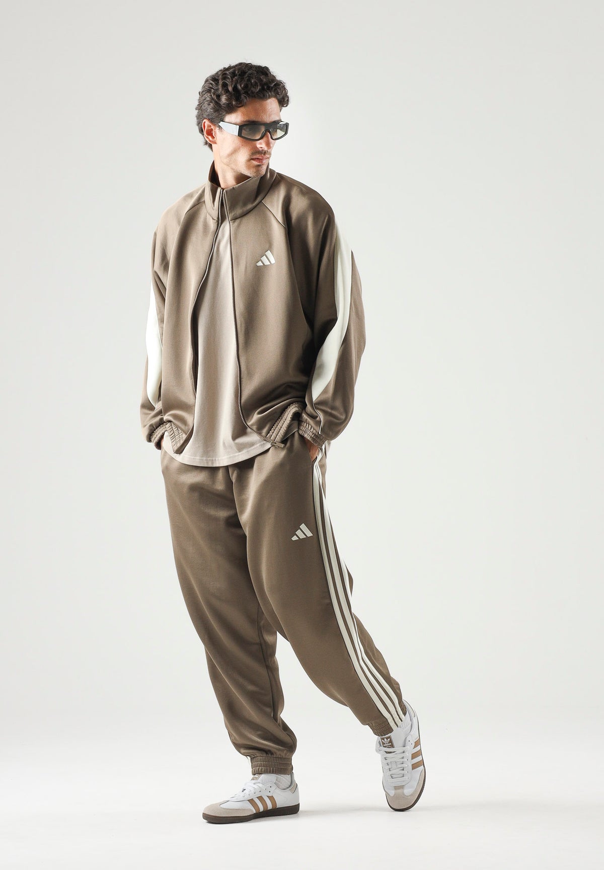 ADIDAS PERFORMANCE Felpa con zip STADIUM beige e avorio con inserti color block e dettagli a contrasto. KR7795 . ADIDAS PERFORMANCE 