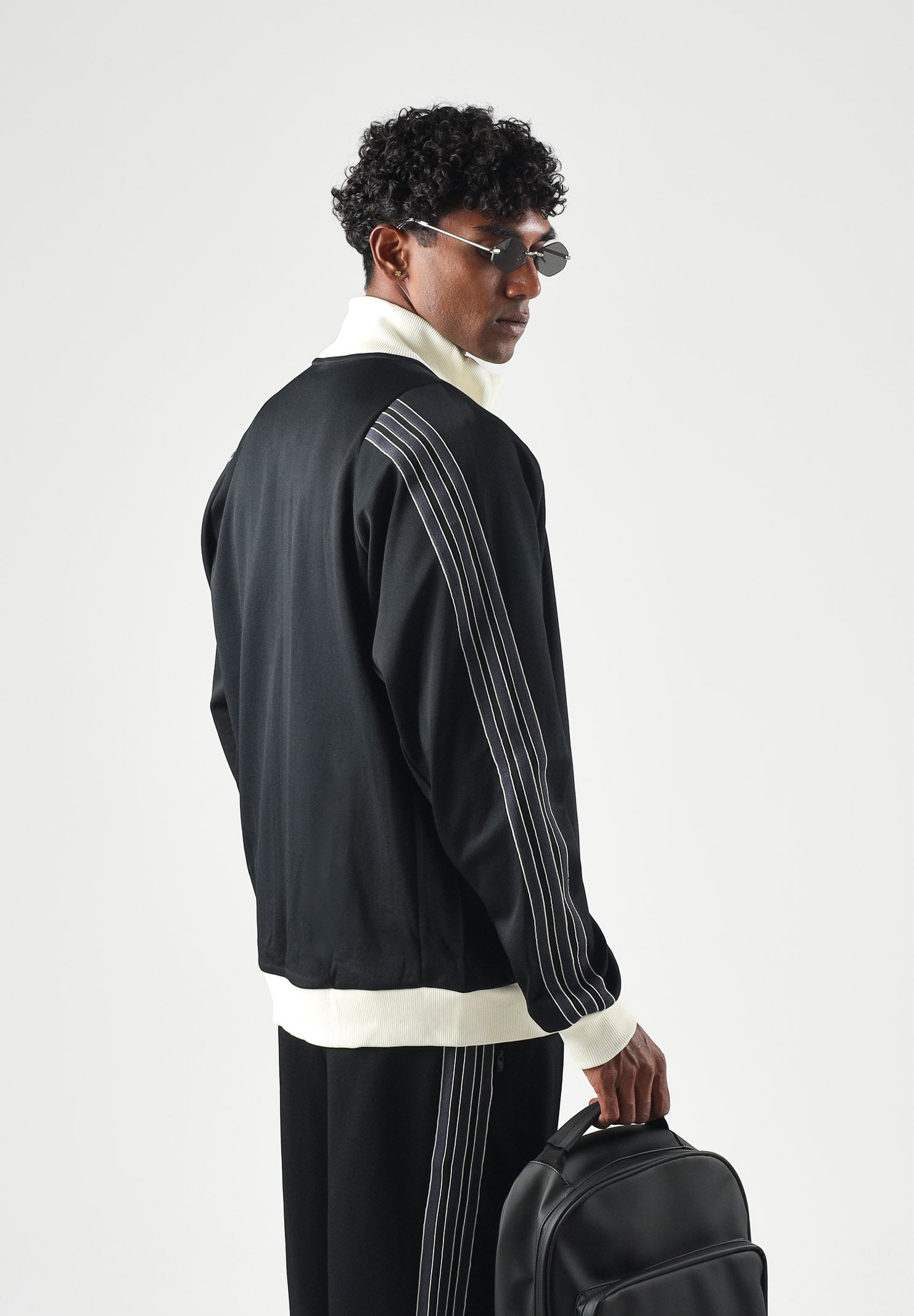 ADIDAS PERFORMANCE Felpa con zip STADIUM in piqué nero con dettagli avorio per uomo. KV5898 . ADIDAS PERFORMANCE 
