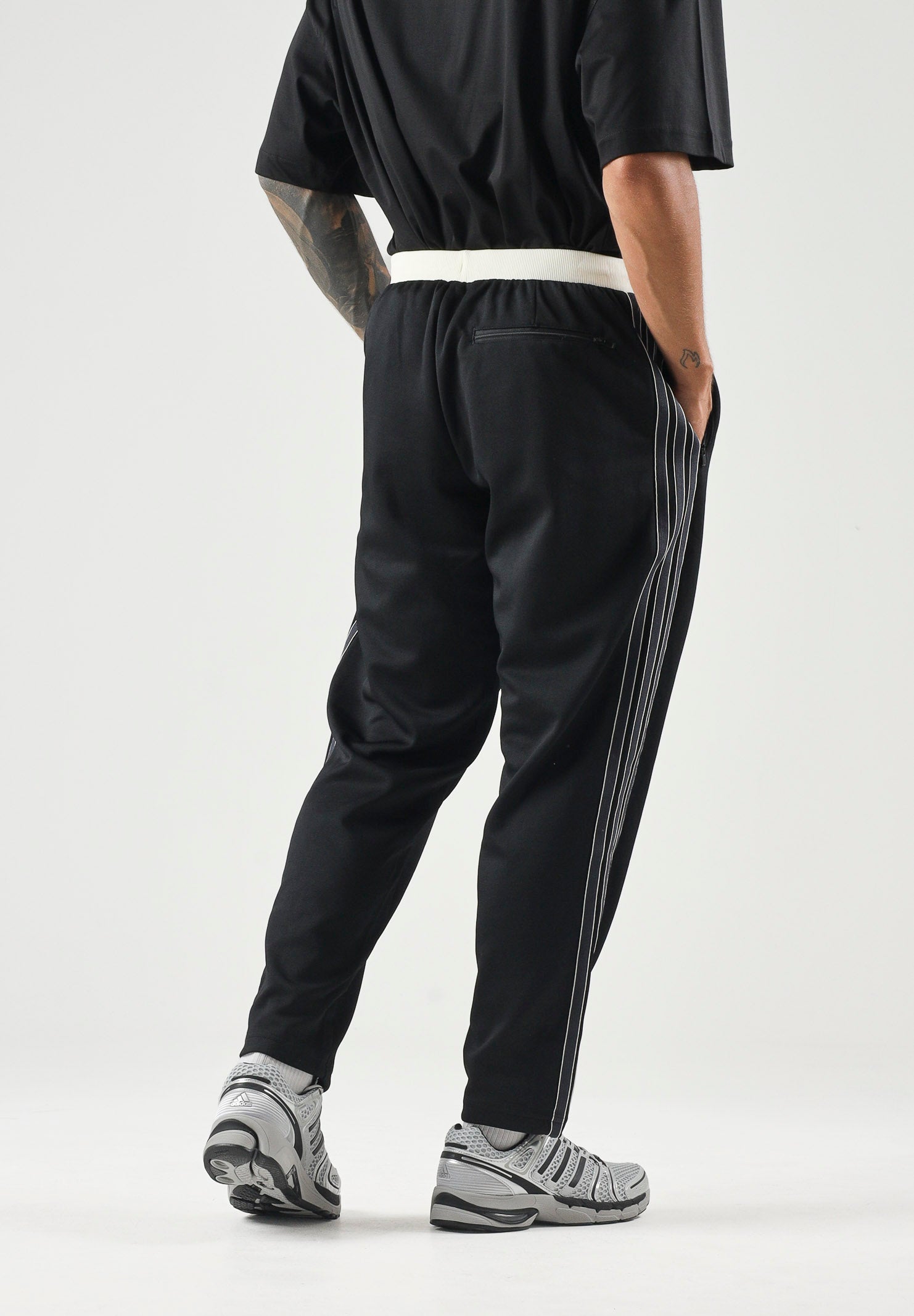 ADIDAS PERFORMANCE Pantaloni sportivi Stadium Regular Fit Piqué Track Pants Black nero con dettagli grigi e avorio uomo. KV5918 . ADIDAS PERFORMANCE 