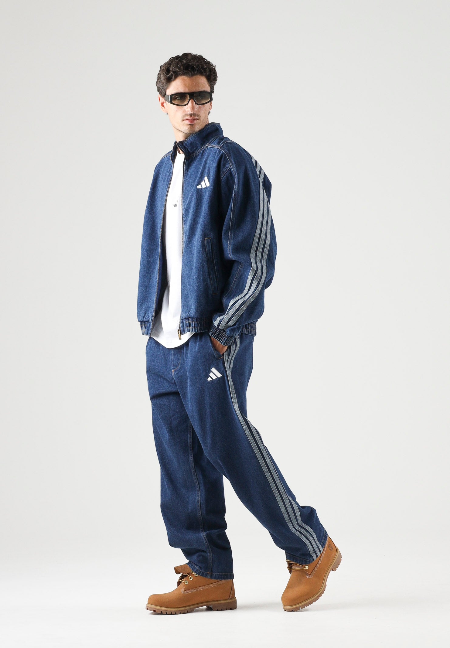 ADIDAS PERFORMANCE Giubbotto in denim Preloved blu da uomo con 3-stripes iconiche tono su tono KV8345 . ADIDAS PERFORMANCE 