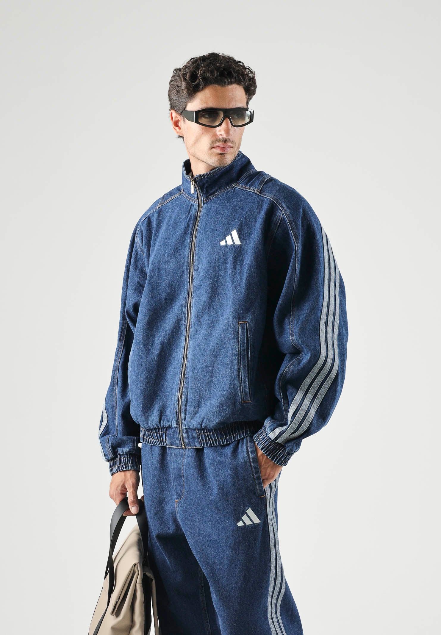 ADIDAS PERFORMANCE Giubbotto in denim Preloved blu da uomo con 3-stripes iconiche tono su tono KV8345 . ADIDAS PERFORMANCE 
