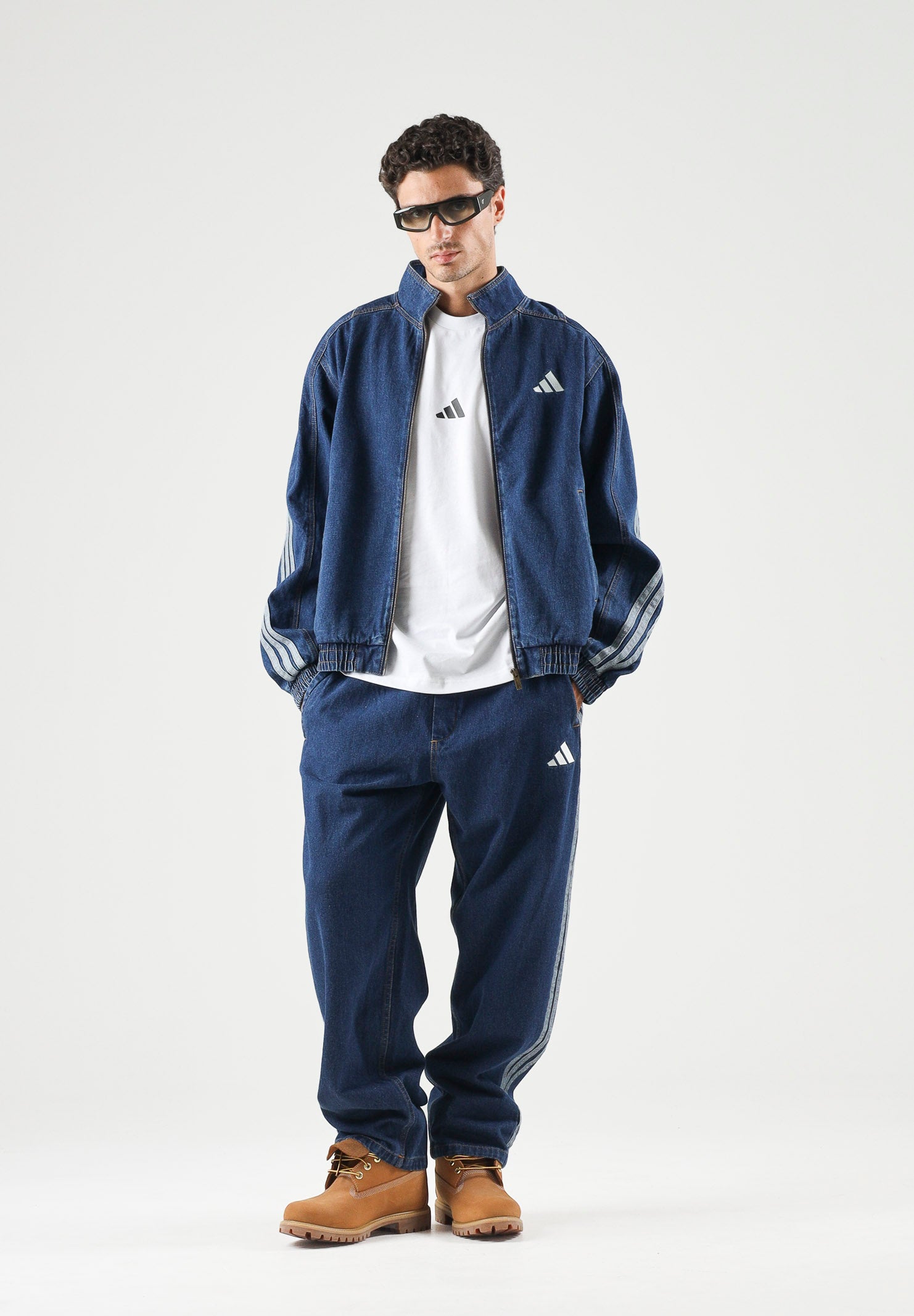 ADIDAS PERFORMANCE Jeans indigo blu da uomo con iconiche 3-Stripes laterali a contrasto. KV8348 . ADIDAS PERFORMANCE 