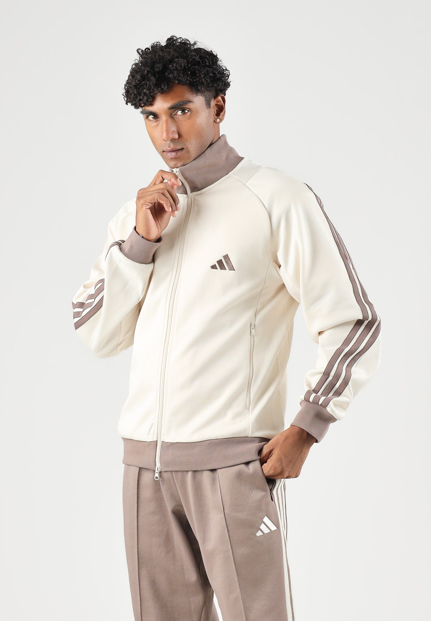 ADIDAS PERFORMANCE  Felpa con zip STADIUM beige-burro con dettagli marroni  da uomo. KV8380 . ADIDAS PERFORMANCE 
