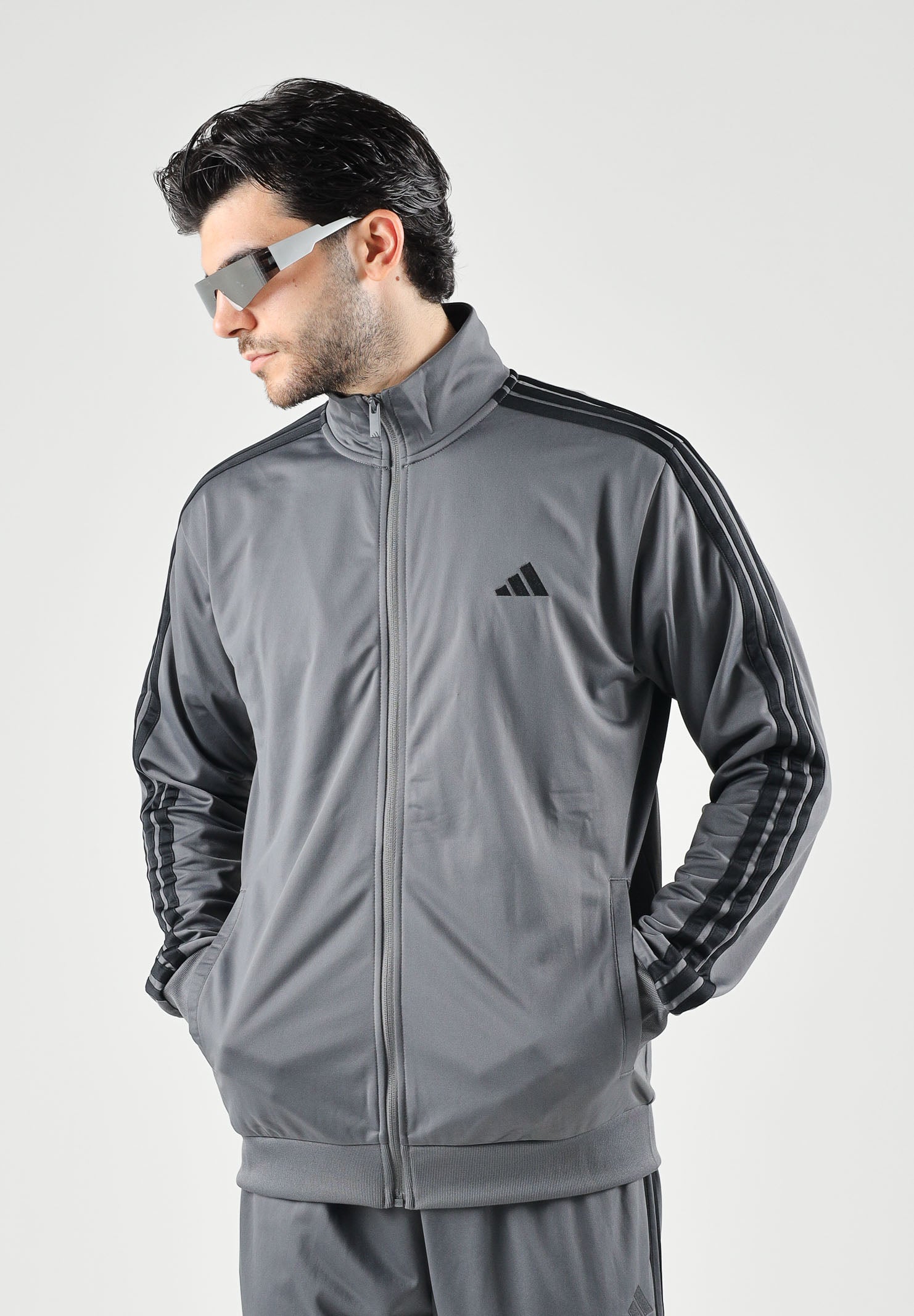 ADIDAS PERFORMANCE Tuta sportiva GREFIV/BLAC grigio e nero da uomo con mini logo KY2274 . ADIDAS PERFORMANCE 