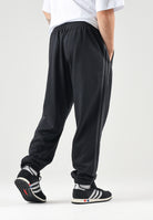 ADIDAS PERFORMANCE pantaloni sportivi Essentials 3-Stripes Fleece Tapered Cuffed Pants Black/Carbon nero da uomo. KY4124 . ADIDAS PERFORMANCE 
