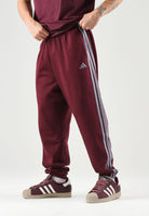 ADIDAS PERFORMANCE  Pantaloni sportivi ESSENTIALS 3-STRIPES bordeaux per uomo e donna<BR/> KY4134 . ADIDAS PERFORMANCE 