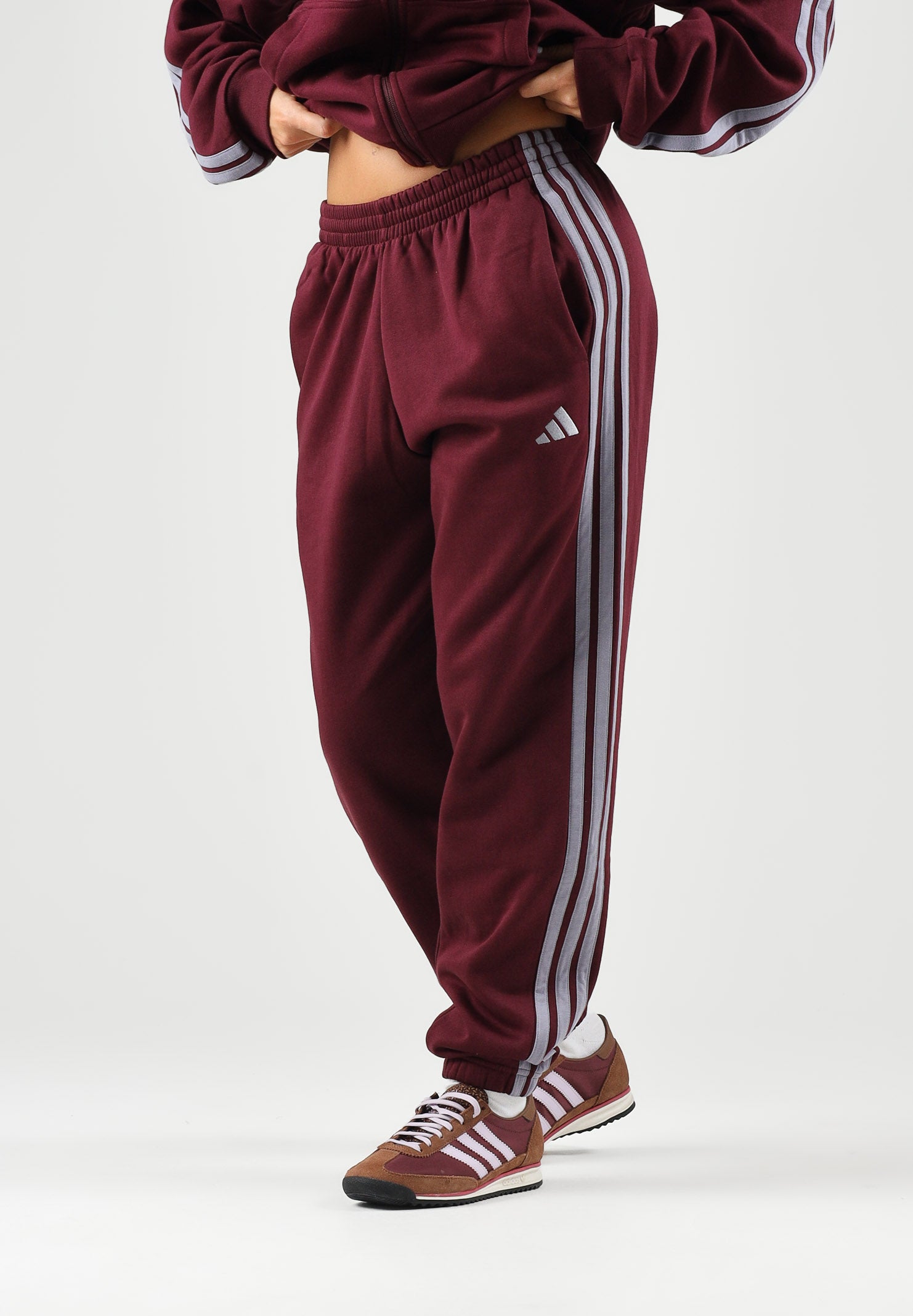 ADIDAS PERFORMANCE  Pantaloni sportivi ESSENTIALS 3-STRIPES bordeaux per uomo e donna<BR/> KY4134 . ADIDAS PERFORMANCE 