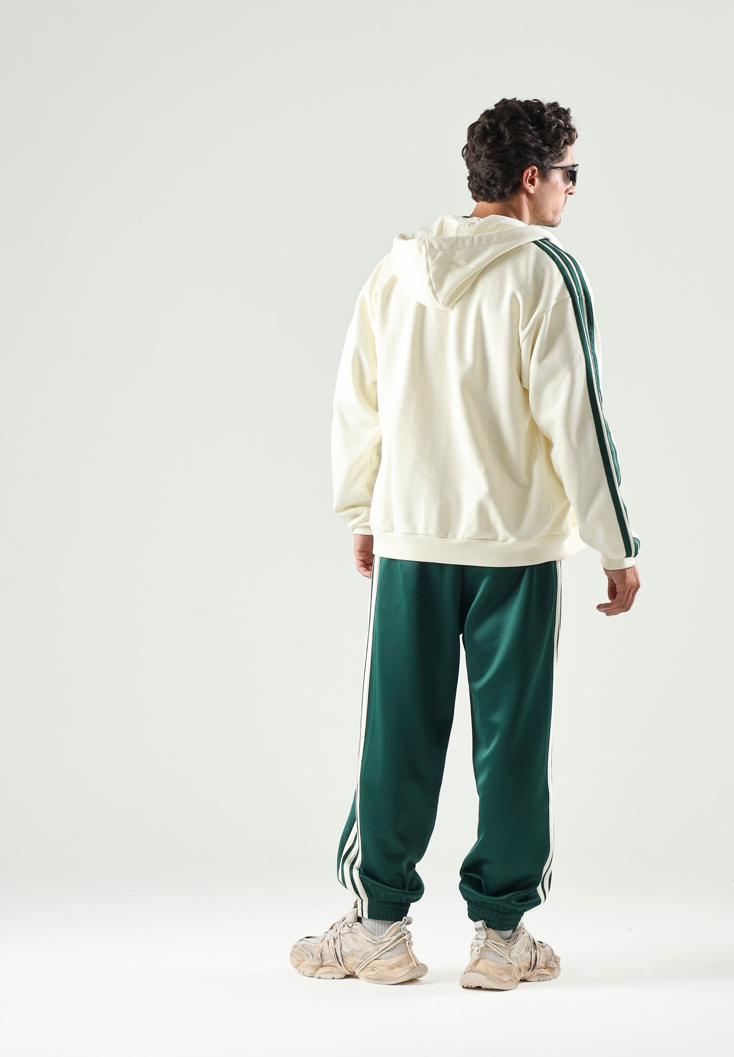 ADIDAS PERFORMANCA  felpa con cappuccio e zip Essentials 3-Stripes Fleece Full-Zip HoodieIvory/Collegiate Green avorio e verde da uomo. KY4149 . ADIDAS PERFORMANCE 