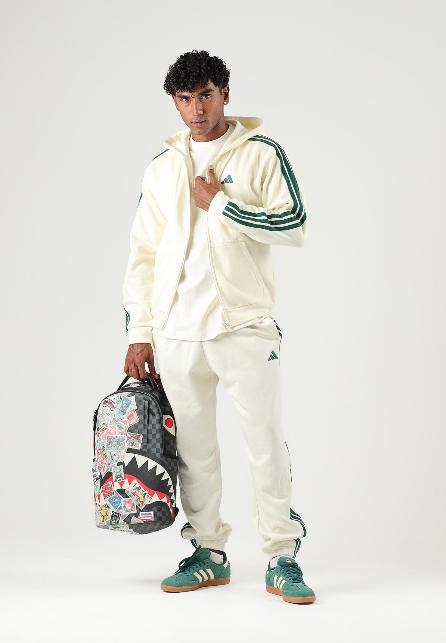 ADIDAS PERFORMANCA  Felpa con zip Essentials 3-Stripes Fleece  avorio e verde da uomo. KY4149 . ADIDAS PERFORMANCE 