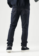 ARMANI EXCHANGE Jeans blue denim per uomo con lavaggio scuro e cinque tasche. XM000070AF27235 MB001 ARMANI EXCHANGE 