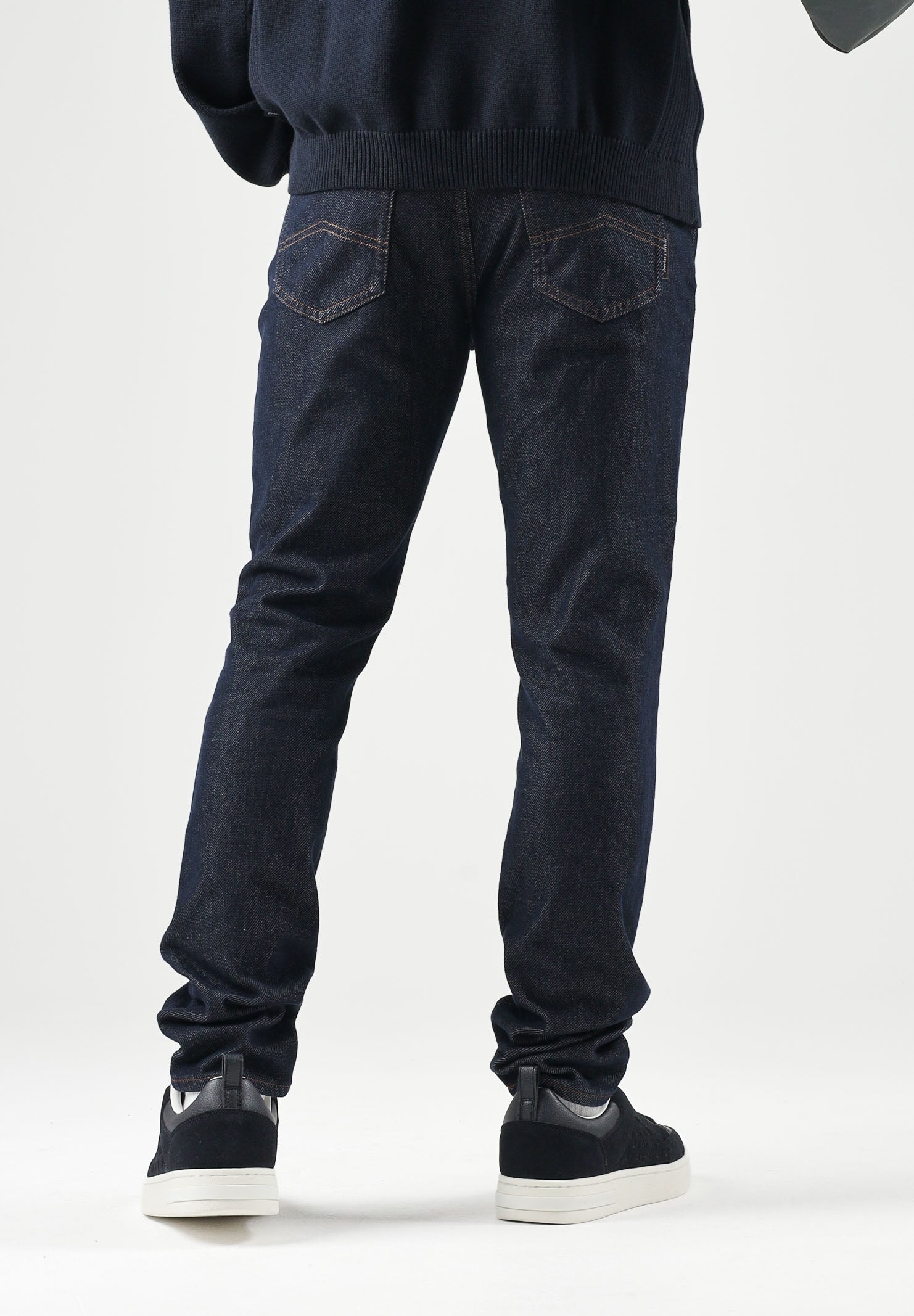 ARMANI EXCHANGE Jeans blue denim per uomo con lavaggio scuro e cinque tasche. XM000070AF27235 MB001 ARMANI EXCHANGE 