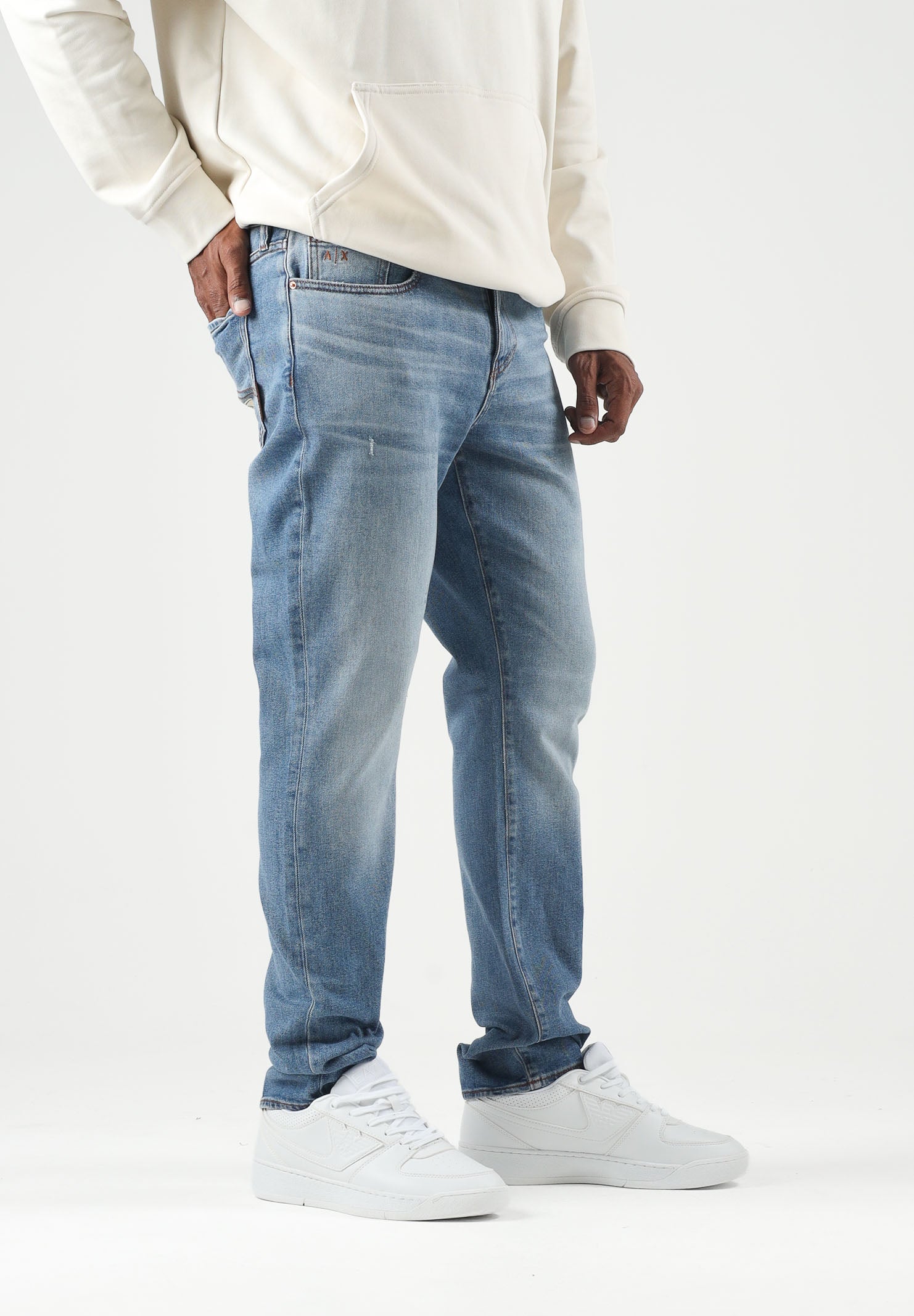ARMANI EXCHANGE Jeans denim medio per uomo con lavaggio stone wash e cinque tasche. XM000070AF29247 MB002 ARMANI EXCHANGE 