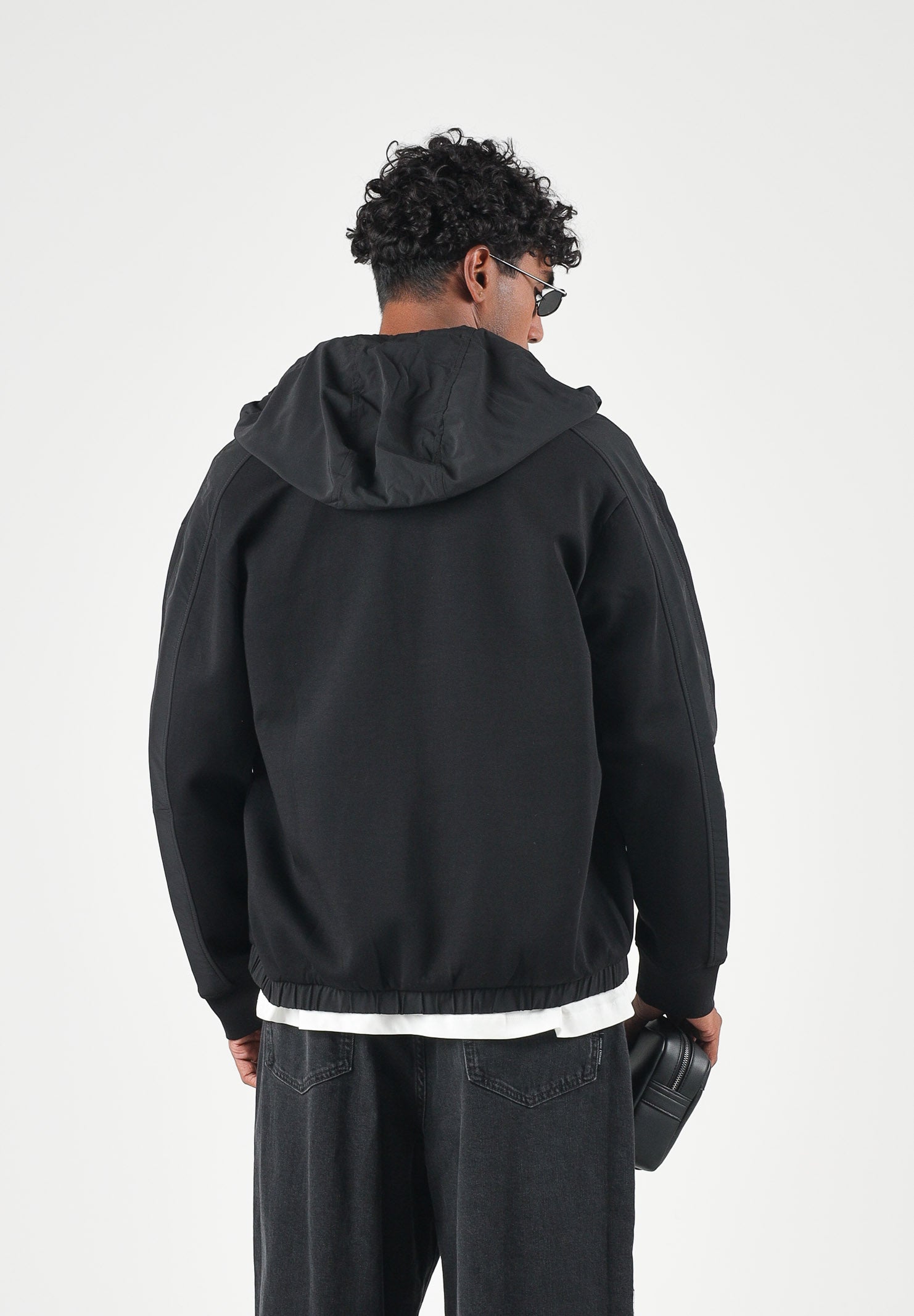 ARMANI EXCHANGE Giacca a vento nera da uomo con colletto alto protettivo e chiusura frontale con bottoni automatici. XM001011AF10818 UC001 ARMANI EXCHANGE 