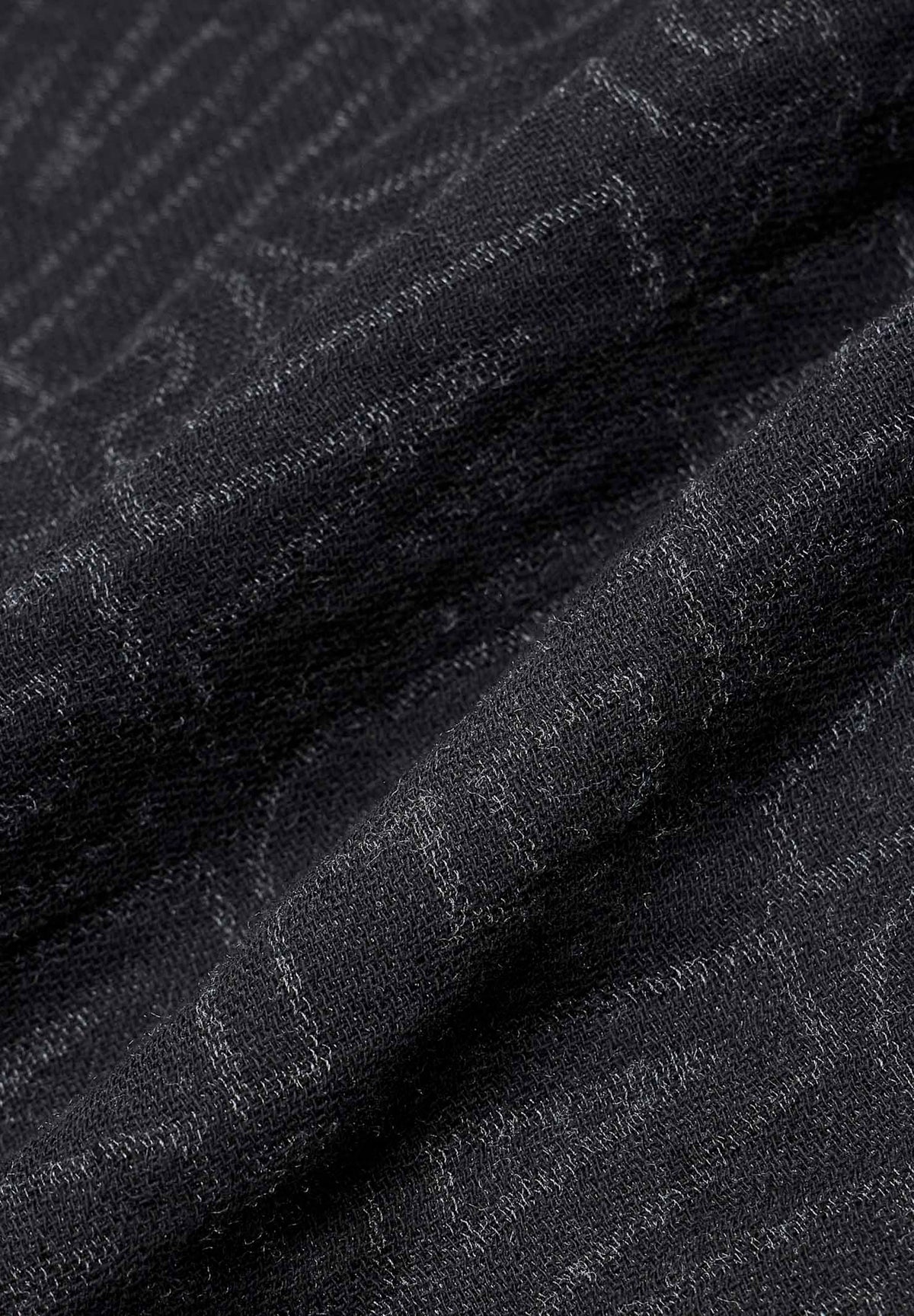 ARMANI EXCHANGE Pashmina nera per uomo e donna con motivo logo all-over e frange sottili. XM001714AF17470 FC361 ARMANI EXCHANGE 